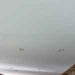 Spanplafond installatie in eetkamer #Tension #Essentials #Renovatie #Spanplafond #LED-spots
