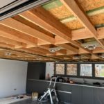Spanplafond installatie in keuken poolhouse #Tension #Essentials #Renovatie #Spanplafond #LED-spots