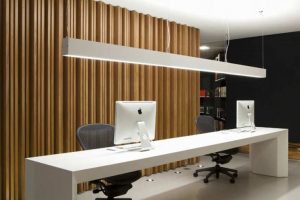 interieur design van een modern kantoor met een spanwand met ingebouwde verlichting spanplafond prijs