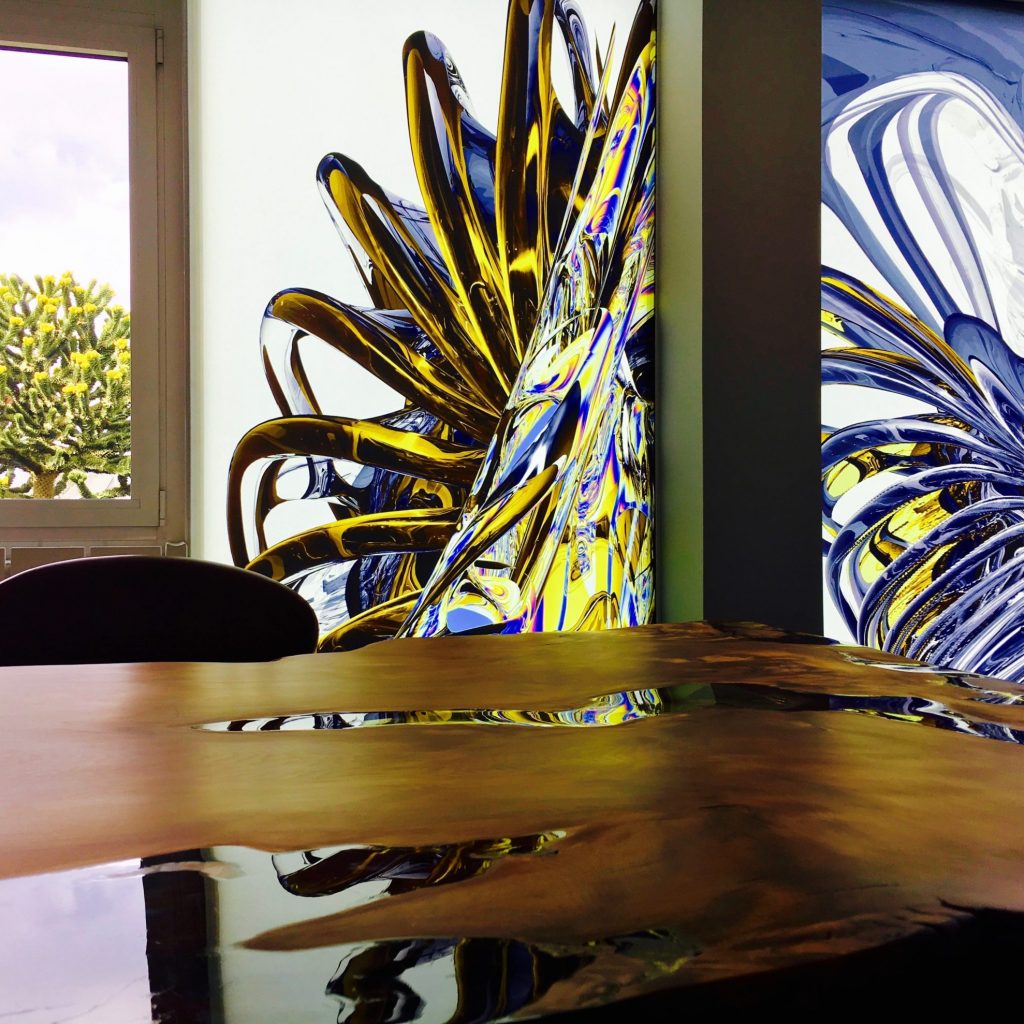 spanplafond en spanwand met abstracte kleur digitale druk in een modern kantoor. BINT- Spanplafond specialist.