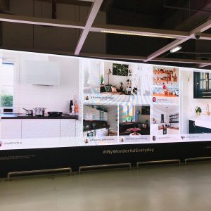 spanplafond spanwand frameview in de showroom van een gallerij met call to action