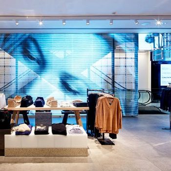 spanplafond spanwand frameview in de showroom van een moderne kledingwinkel spanplafond prijs