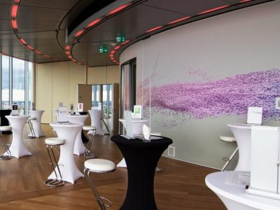 spanwand met print op een klein evenement